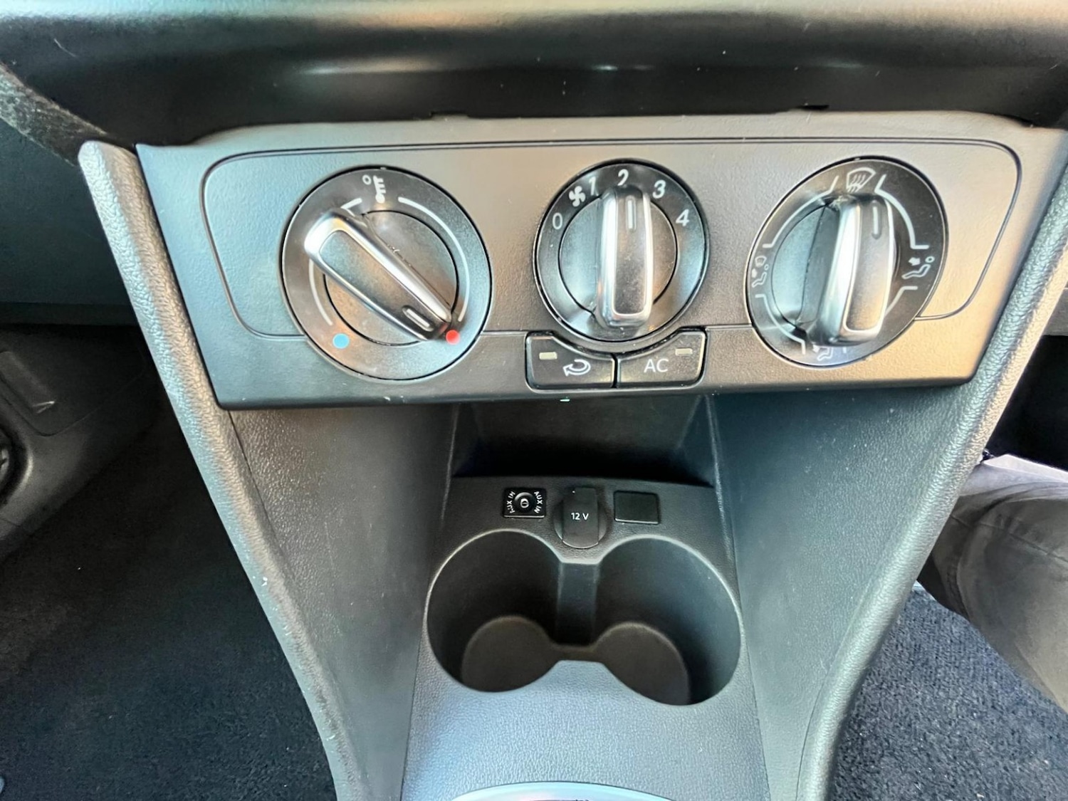 Used Volkswagen Polo 2011 for sale - 77065710: Photo 25