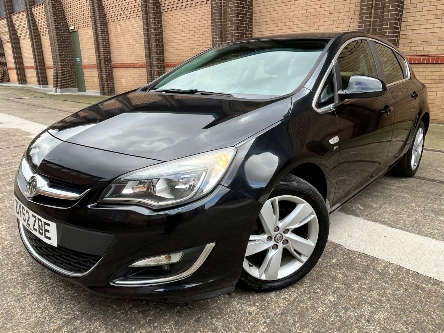 Used Vauxhall Astra 2013 for sale - 77836929: Photo 2