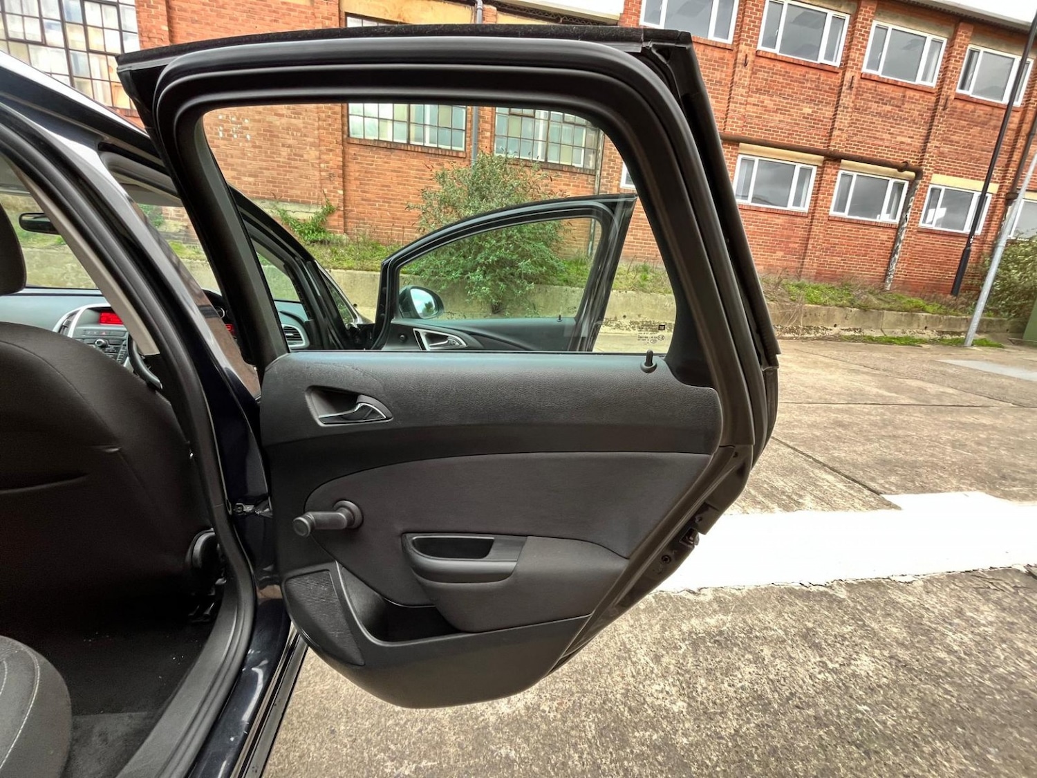 Used Vauxhall Astra 2013 for sale - 77836929: Photo 27