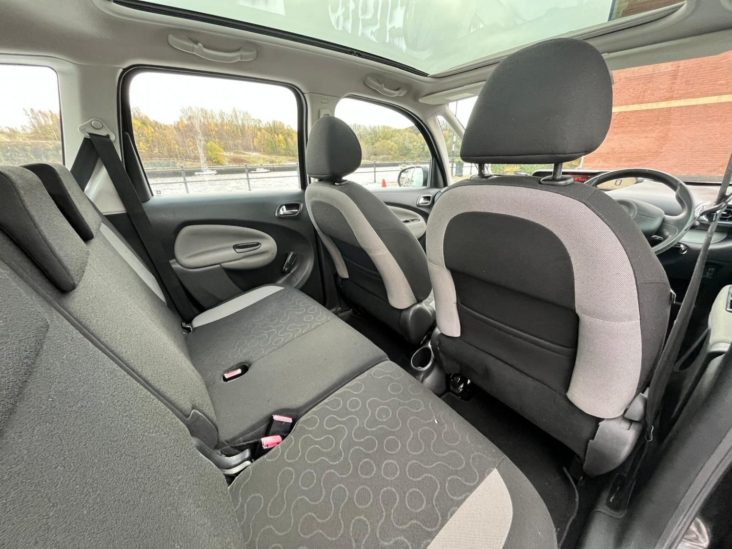 Used Citroen C3 Picasso 2009 for sale - 76643299: Photo 32