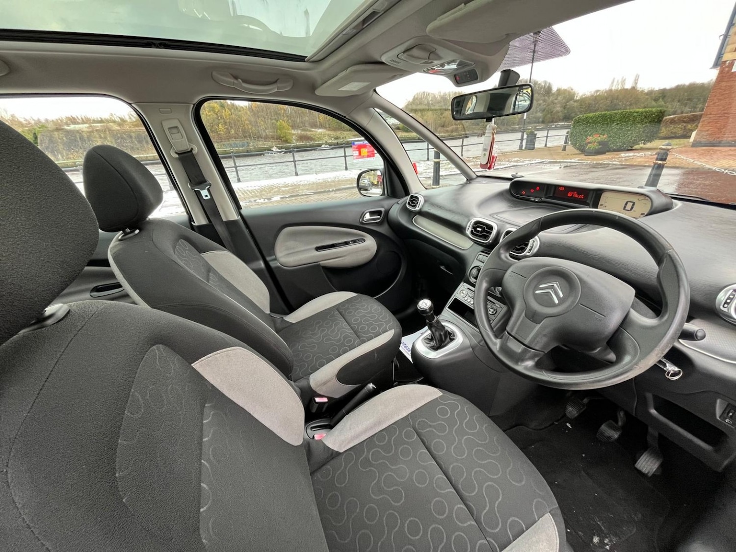 Used Citroen C3 Picasso 2009 for sale - 76643299: Photo 8