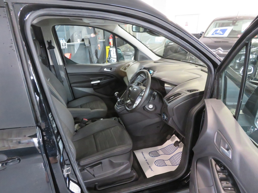 Used Ford Grand Tourneo Connect 2017 for sale - 77433900: Photo 14