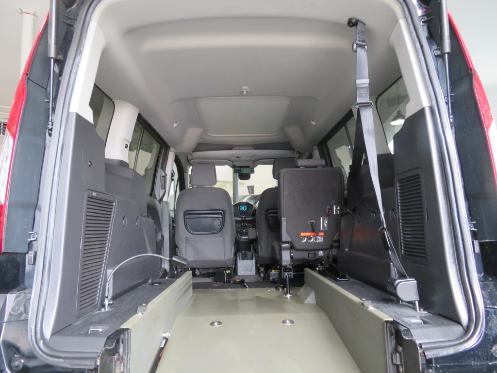 Used Ford Grand Tourneo Connect 2017 for sale - 77433900: Photo 17