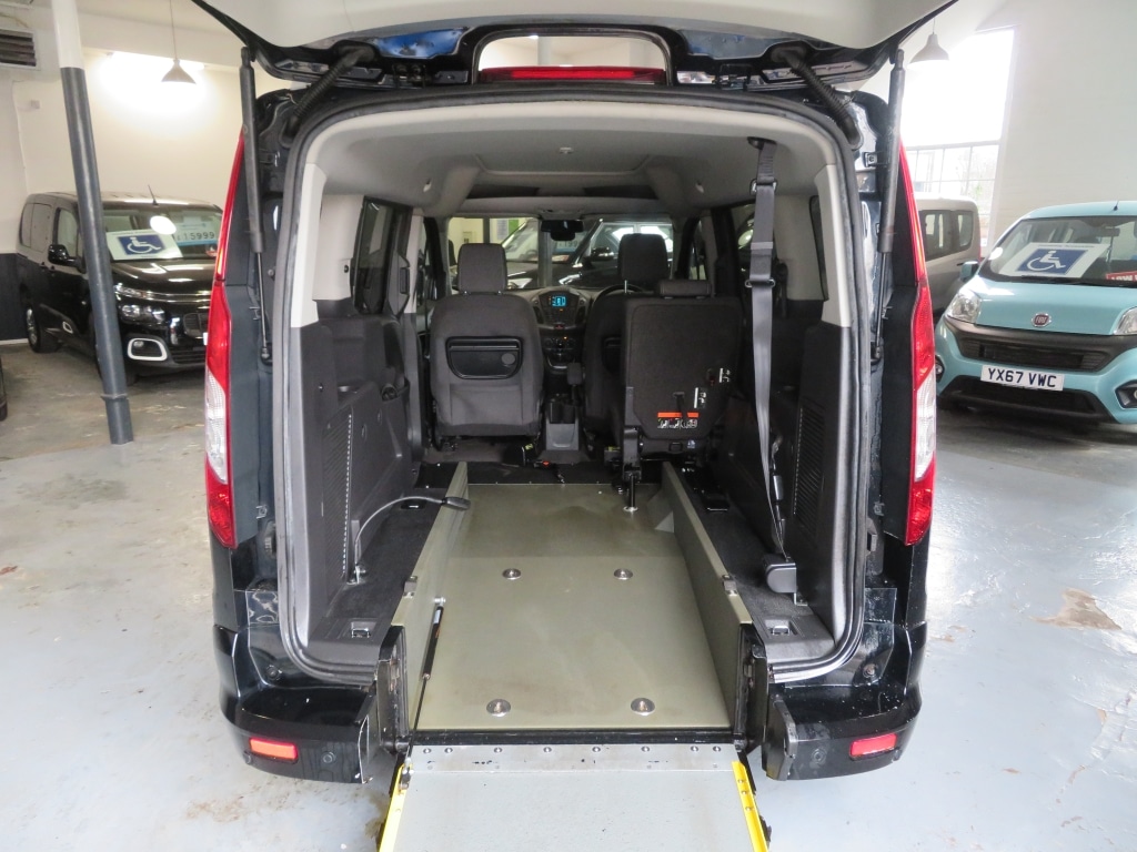 Used Ford Grand Tourneo Connect 2017 for sale - 77433900: Photo 6