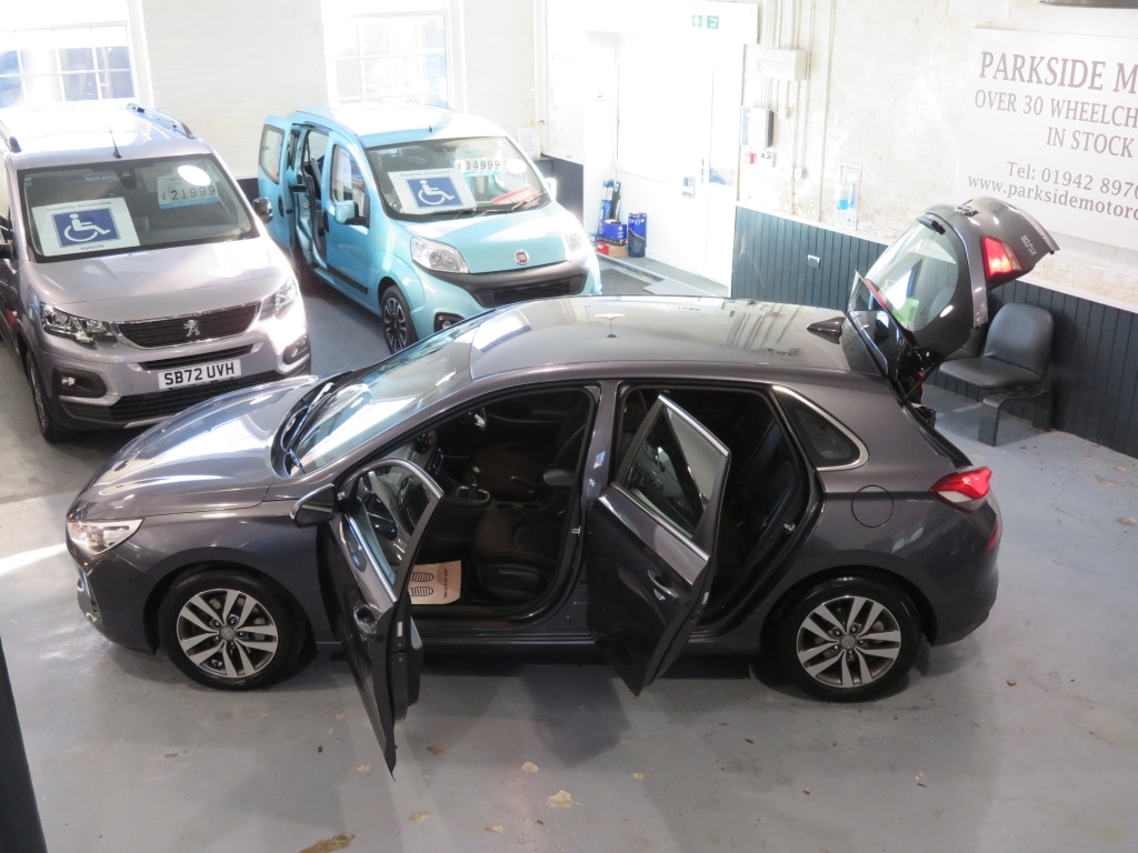 Used Hyundai i30 2018 for sale - 76631082: Photo 18