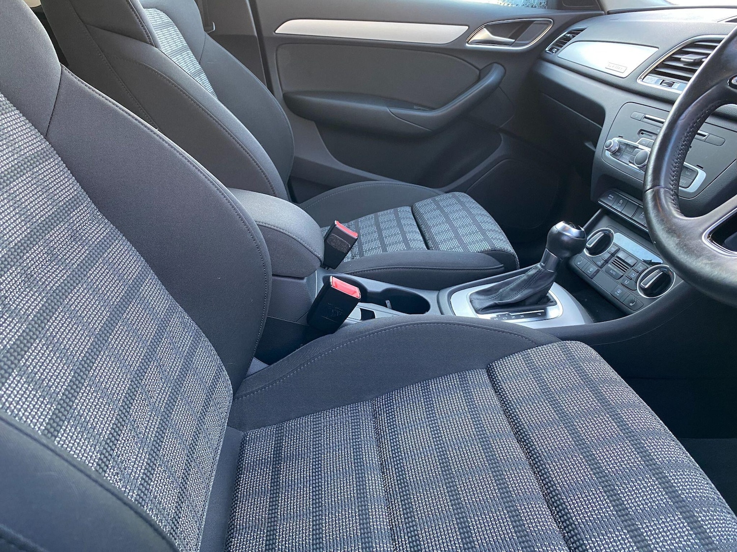 Used Audi Q3 2015 for sale - 77163412: Photo 3