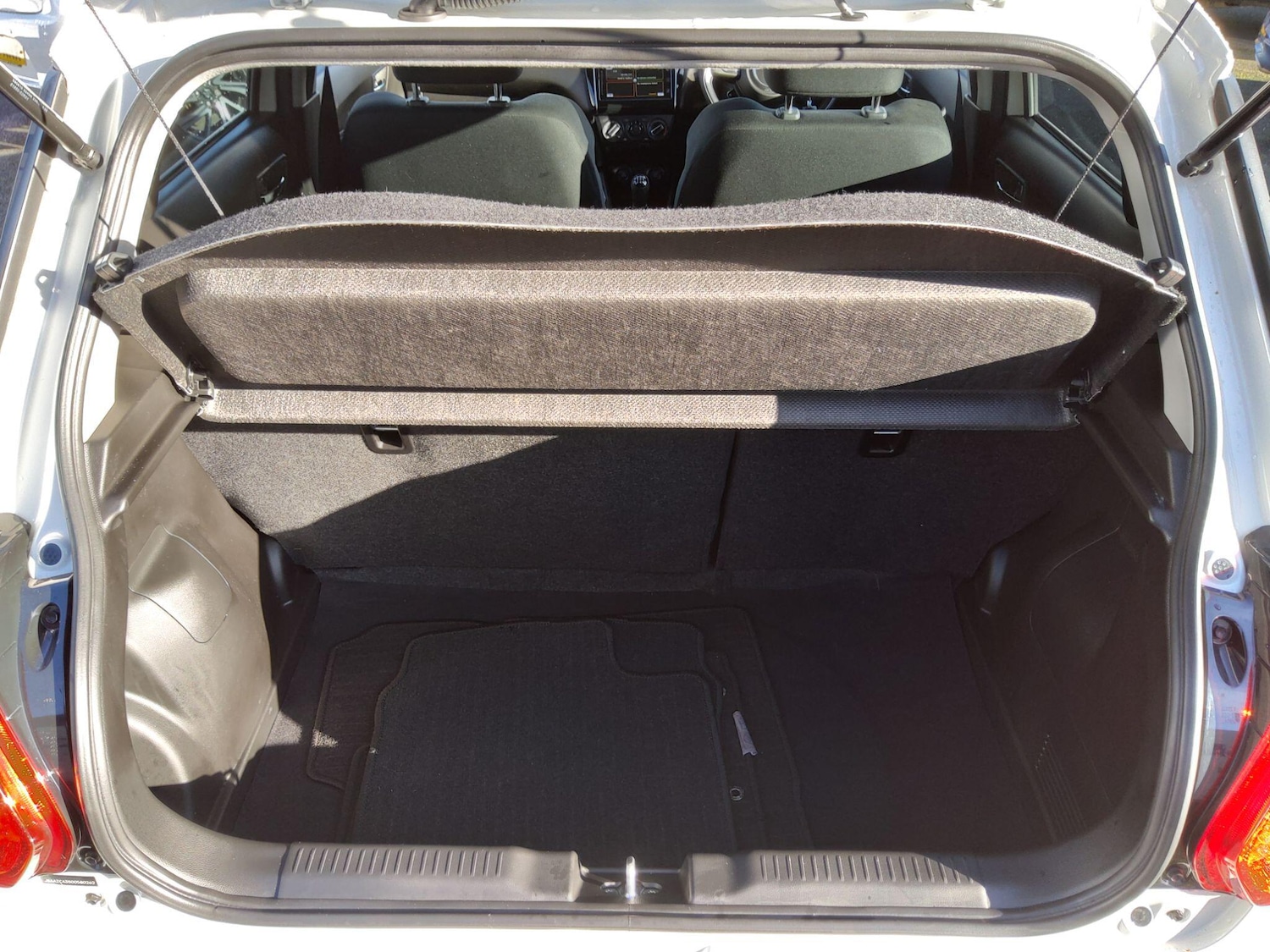 Used Suzuki Swift 2023 for sale - 77143935: Photo 24