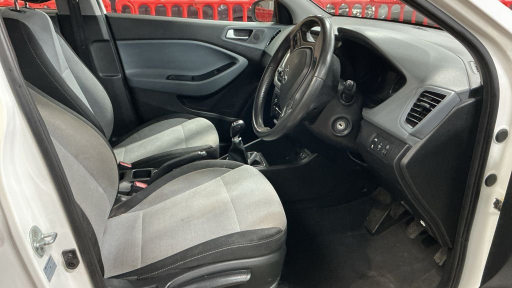 Used Hyundai i20 2016 for sale - 77667105: Photo 20