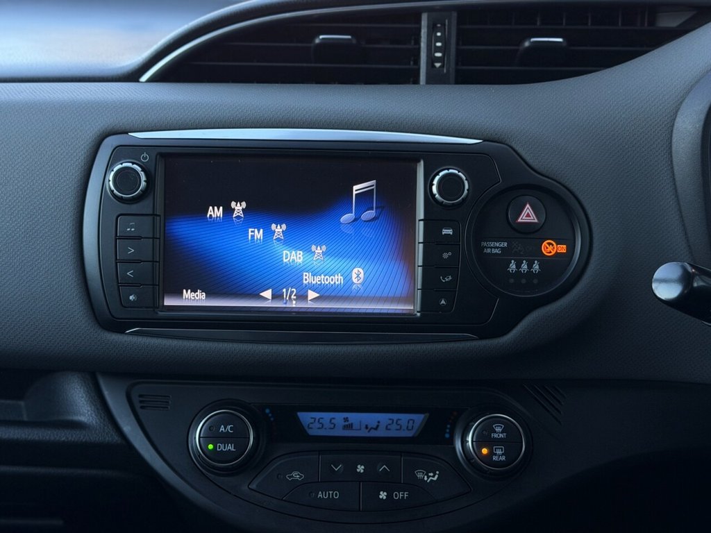 Used Toyota Yaris 2015 for sale - 77121470: Photo 21