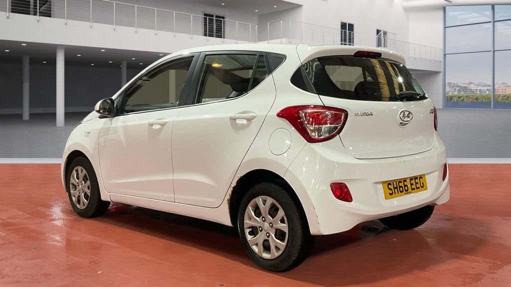 Used Hyundai i10 2016 for sale - 77368881: Photo 2