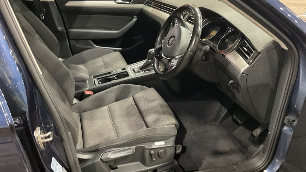 Used Volkswagen Passat 2015 for sale - 76445885: Photo 9