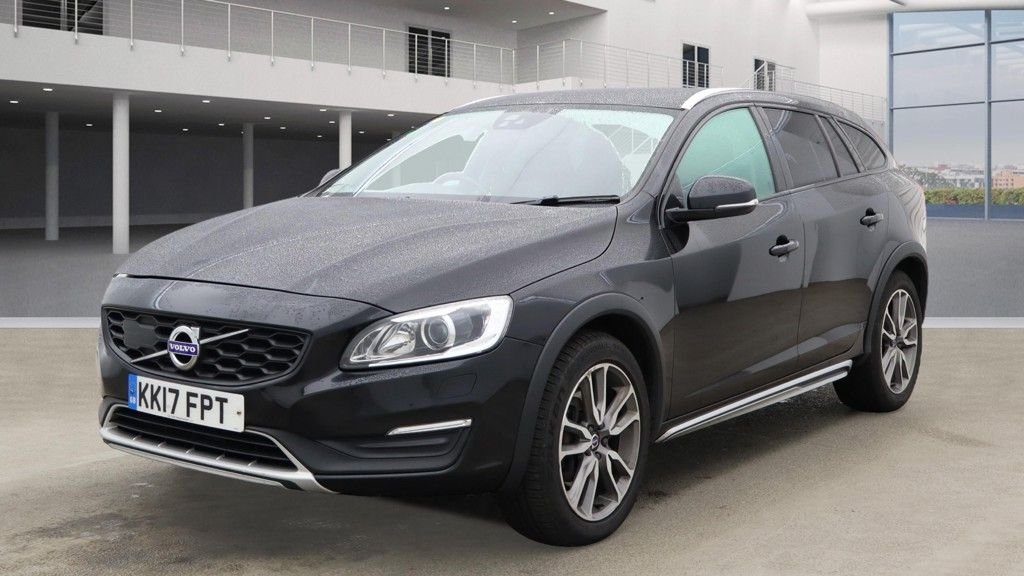 Used Volvo V60 2017 for sale - 76356099: Photo 2