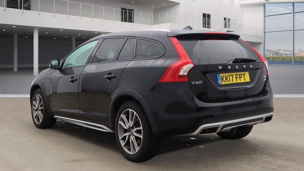 Used Volvo V60 2017 for sale - 76356099: Photo 3