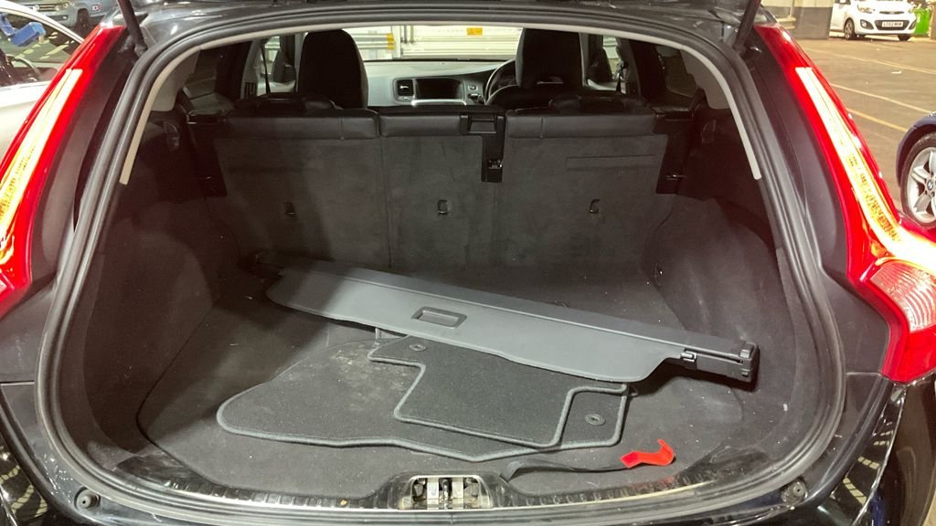 Used Volvo V60 2017 for sale - 76356099: Photo 7