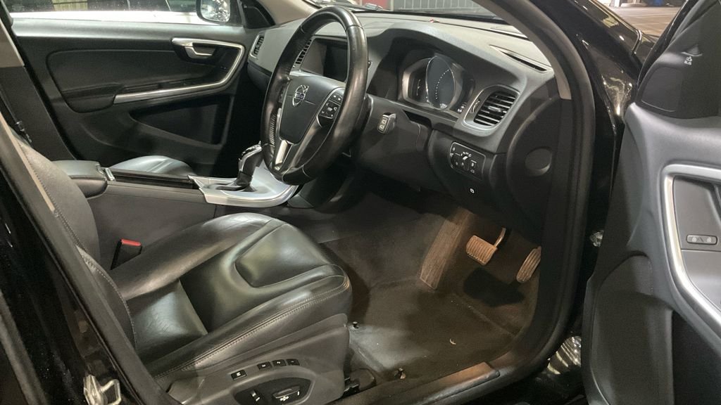 Used Volvo V60 2017 for sale - 76356099: Photo 9