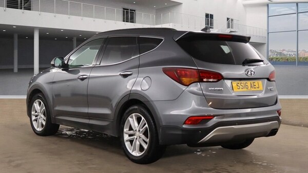 Used Hyundai Santa Fe 2016 for sale - 76236240: Photo 3