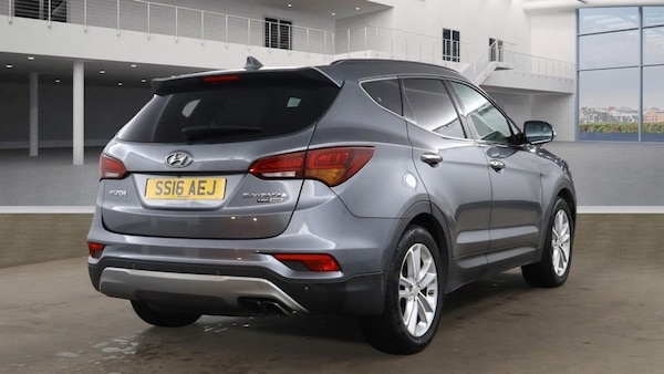 Used Hyundai Santa Fe 2016 for sale - 76236240: Photo 4