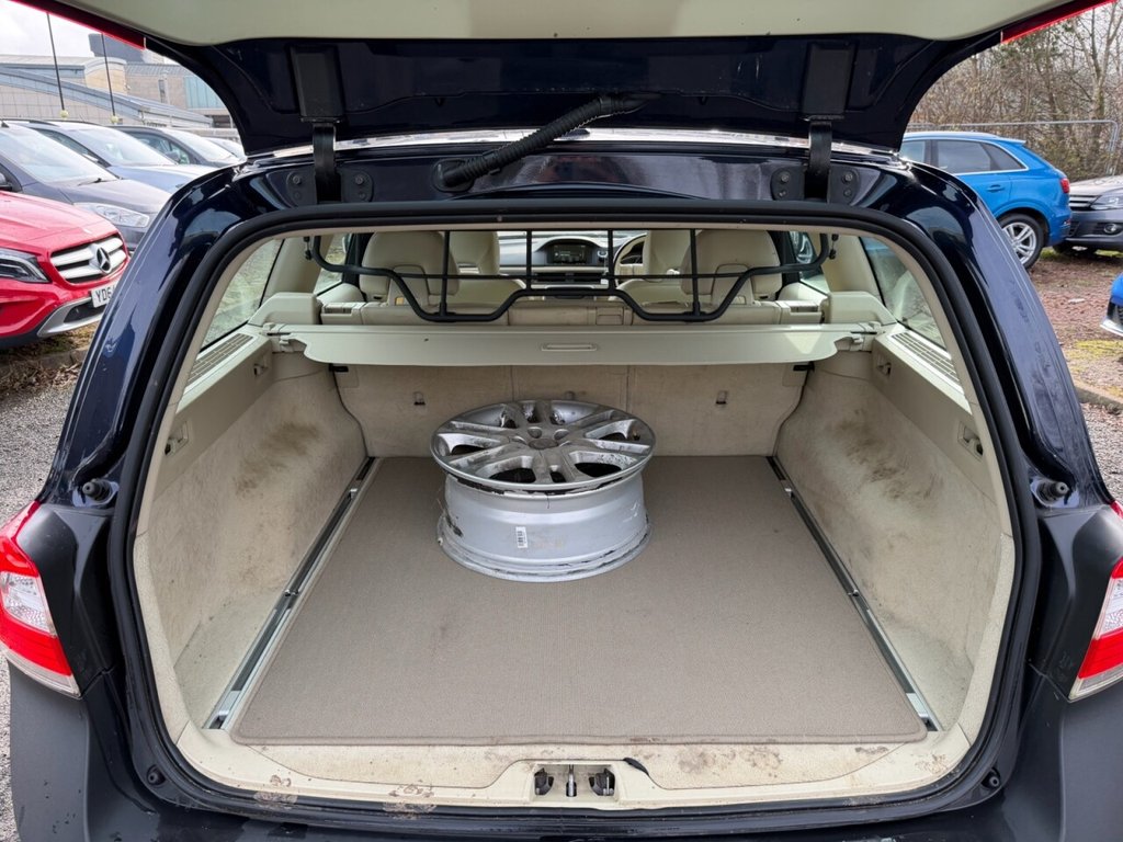 Used Volvo XC70 2016 for sale - 77642209: Photo 13