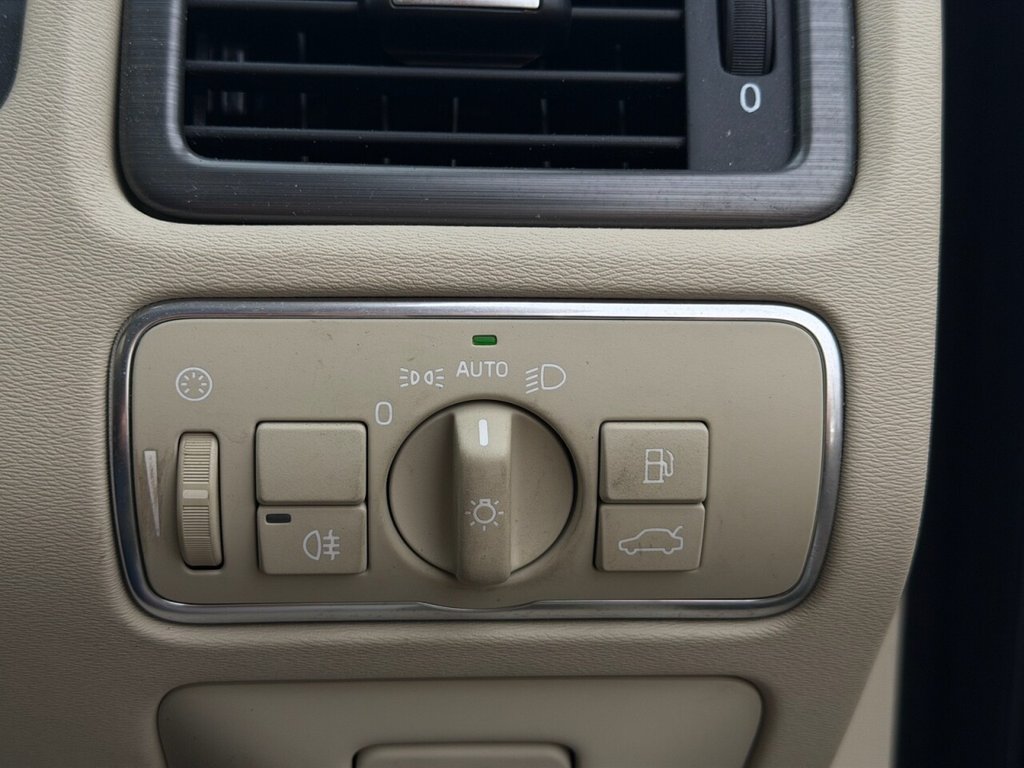 Used Volvo XC70 2016 for sale - 77642209: Photo 20