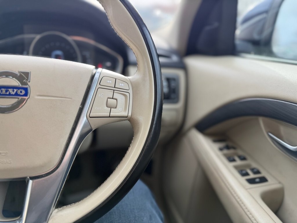 Used Volvo XC70 2016 for sale - 77642209: Photo 24