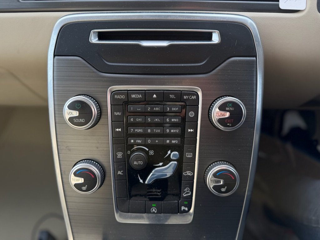 Used Volvo XC70 2016 for sale - 77642209: Photo 29