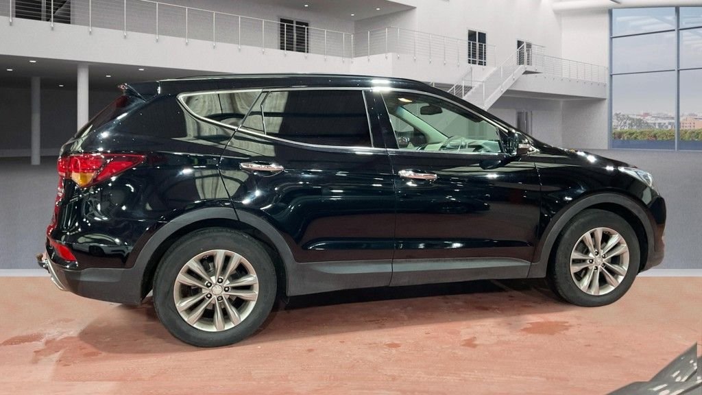Used Hyundai Santa Fe 2016 for sale - 77692729: Photo 5