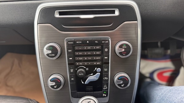 Used Volvo XC70 2015 for sale - 76255948: Photo 31