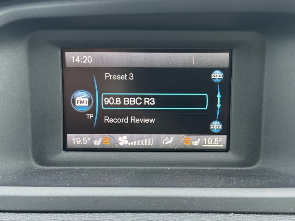 Used Volvo V40 2015 for sale - 77692532: Photo 14