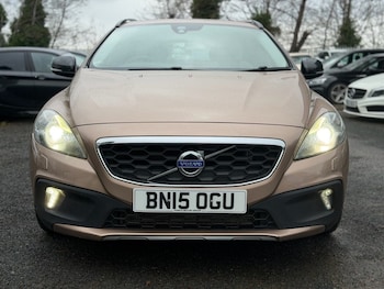 Used Volvo V40 Cross Country 2015 for sale - 77369619: Photo