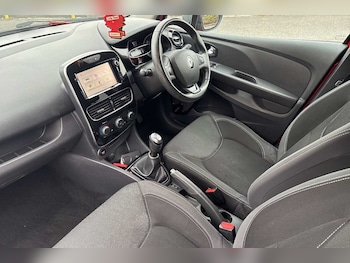 Used Renault Clio 2017 for sale - 76673377: Photo