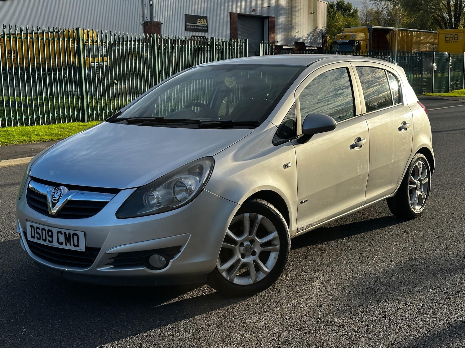Used Vauxhall Corsa 2009 for sale - 76446858: Photo 2