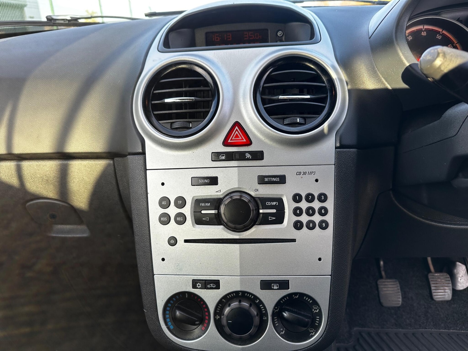 Used Vauxhall Corsa 2009 for sale - 76446858: Photo 29