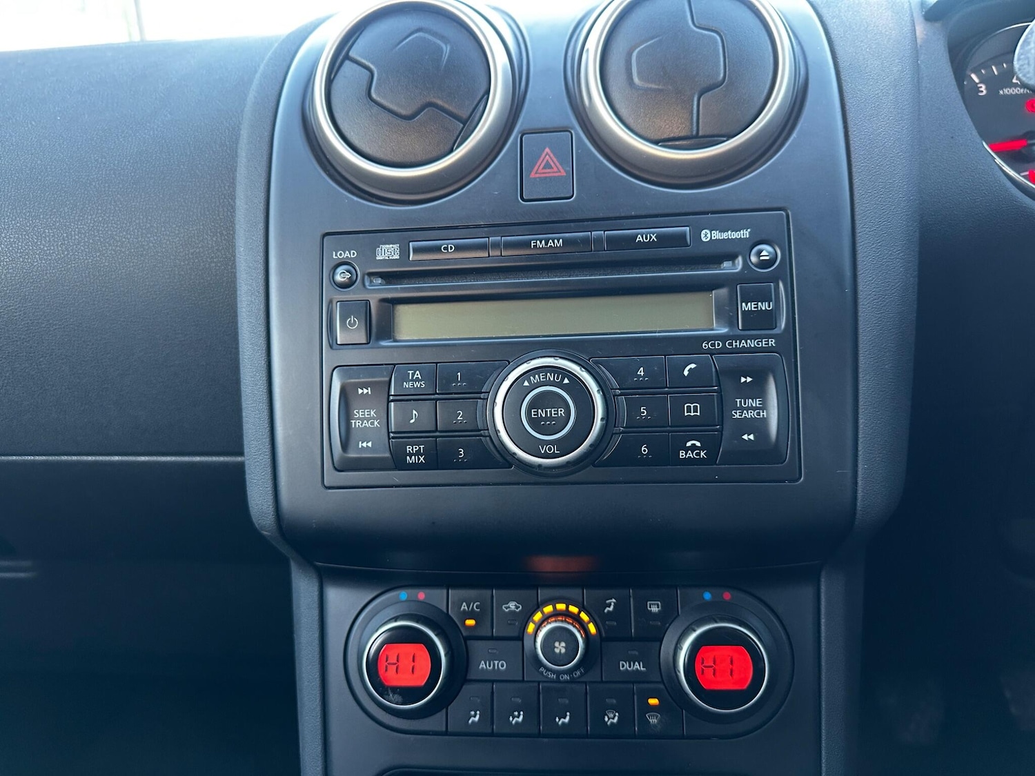 Used Nissan Qashqai 2010 for sale - 76743124: Photo 29