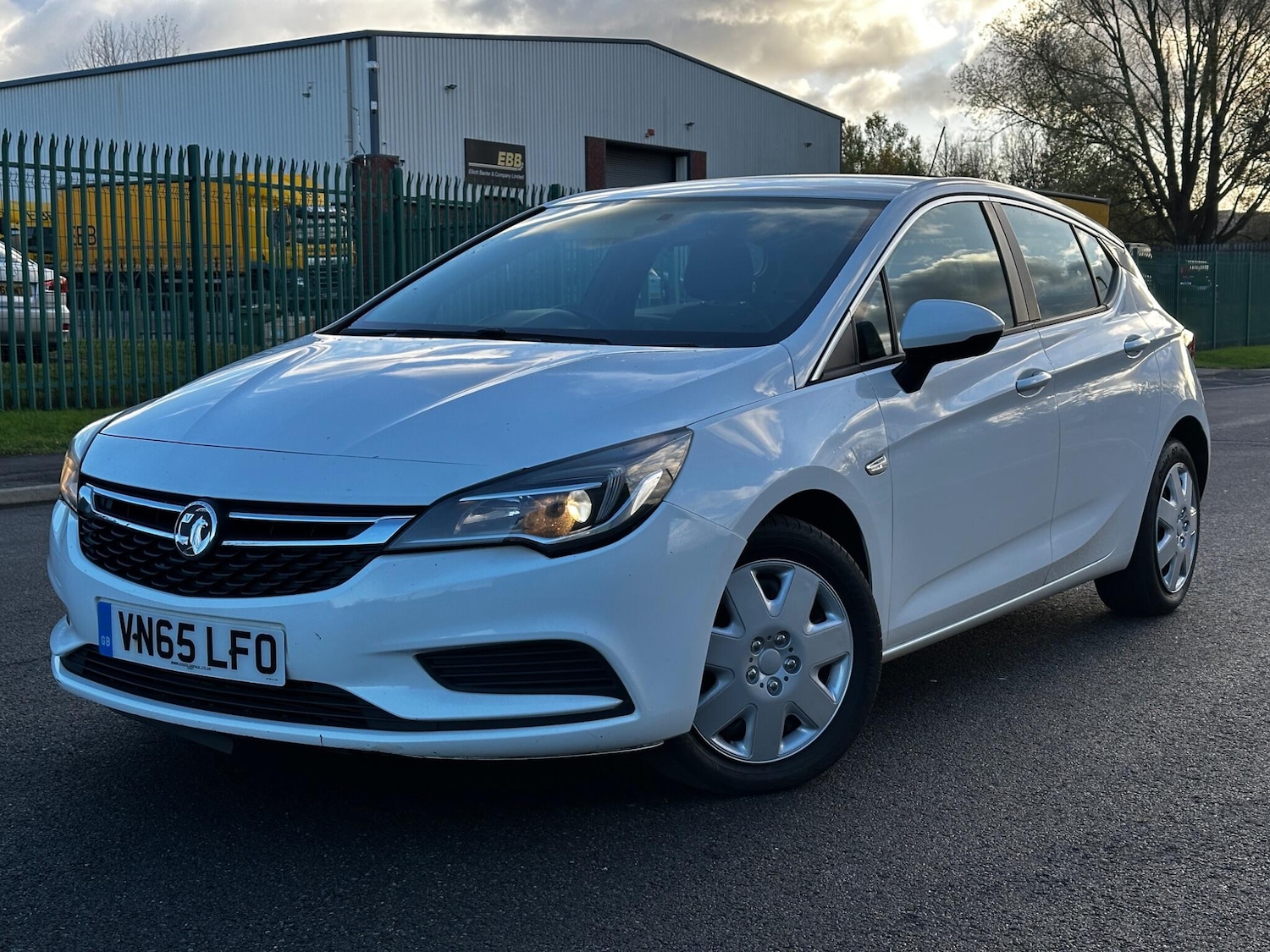 Used Vauxhall Astra 2015 for sale - 76701001: Photo 2