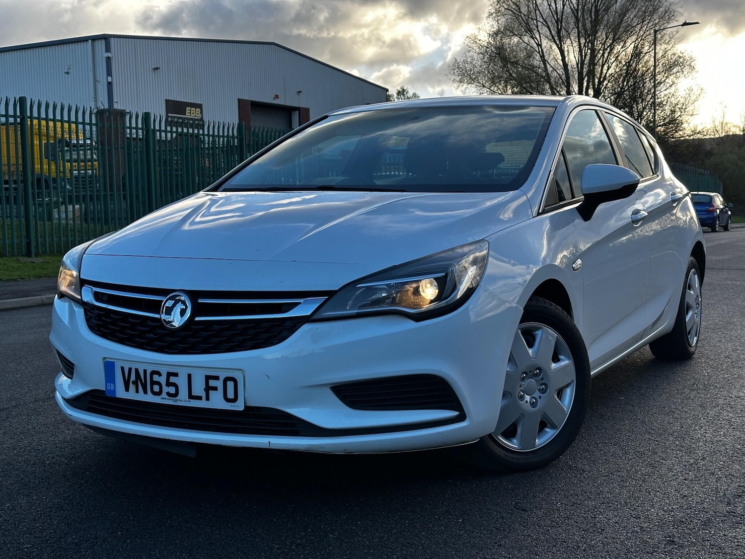 Used Vauxhall Astra 2015 for sale - 76701001: Photo 3