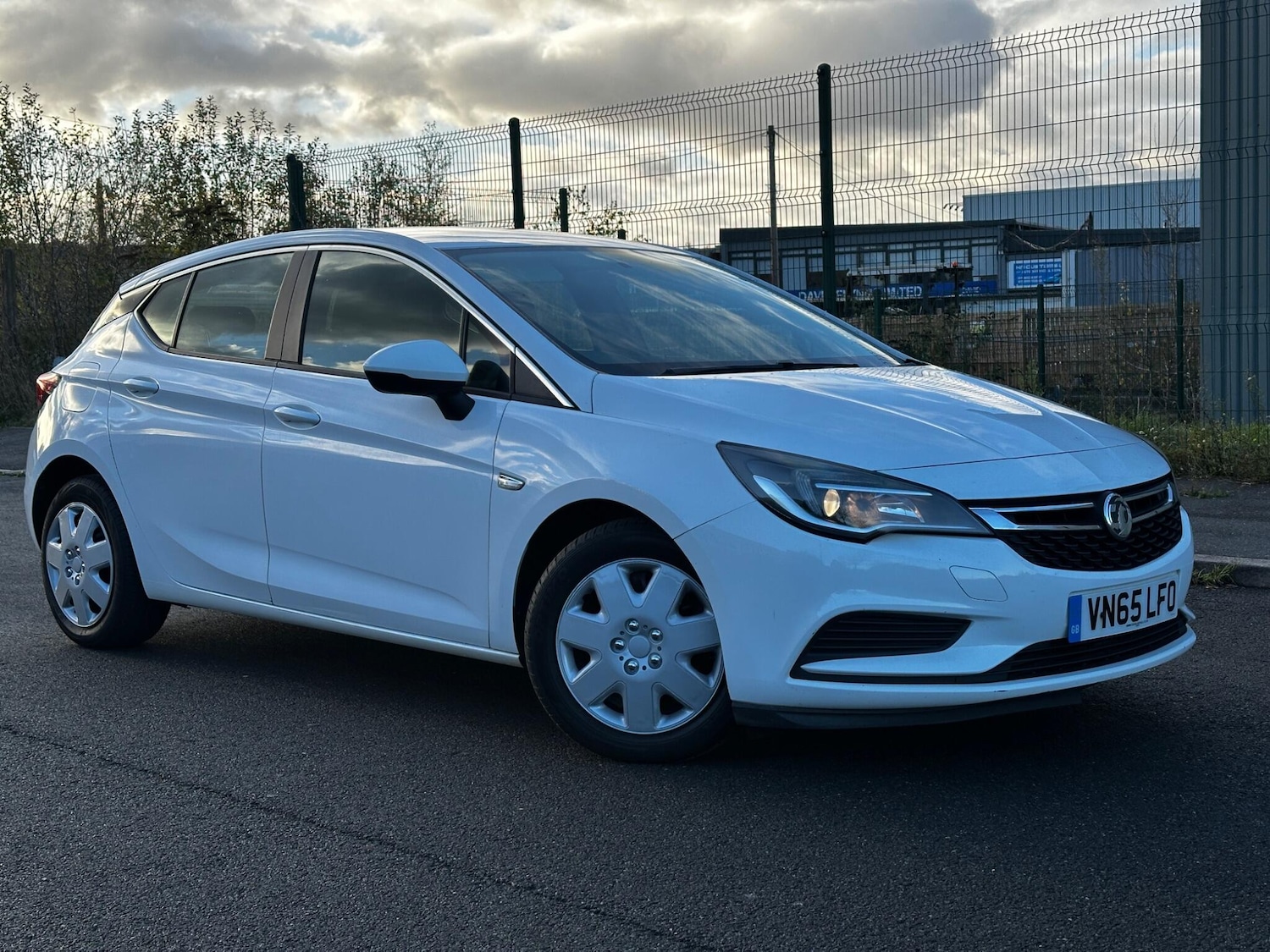 Used Vauxhall Astra 2015 for sale - 76701001: Photo 4