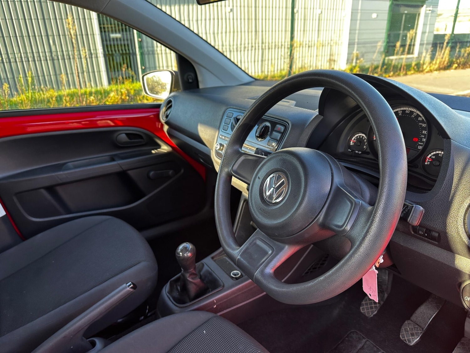 Used Volkswagen up! 2014 for sale - 76646035: Photo 28