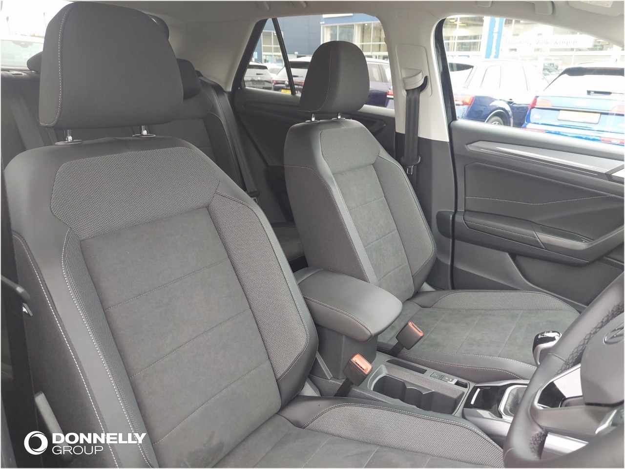 Used Volkswagen T-Roc 2024 for sale - 76676534: Photo 8