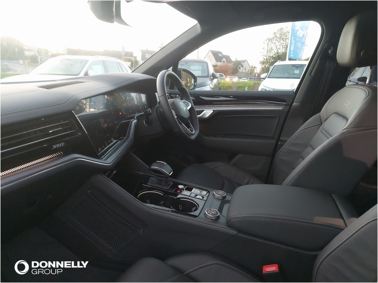 Used Volkswagen Touareg 2025 for sale - 76678947: Photo 2