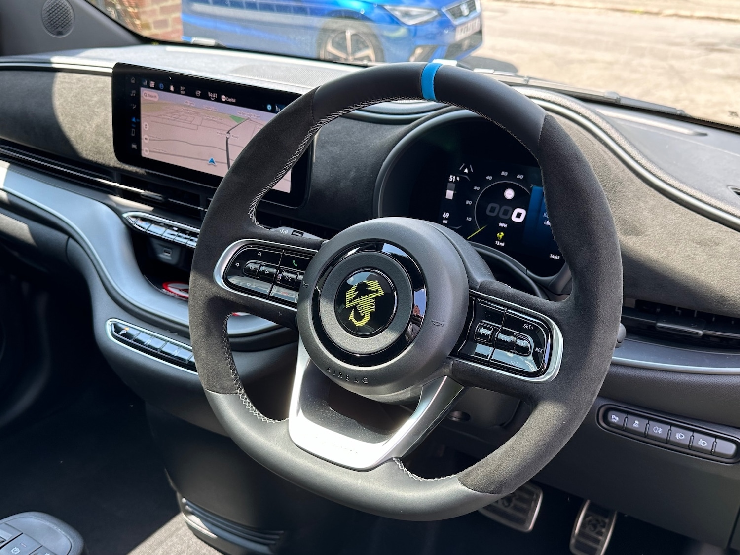 Used Abarth 500 2024 for sale - 76868831: Photo 3