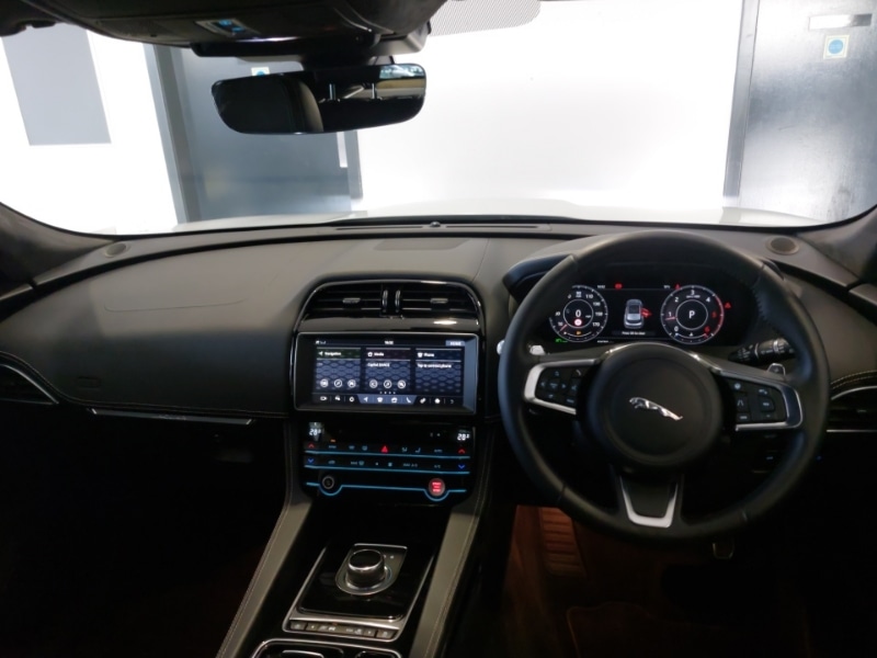Used Jaguar F-Pace 2019 for sale - 76907123: Photo 4