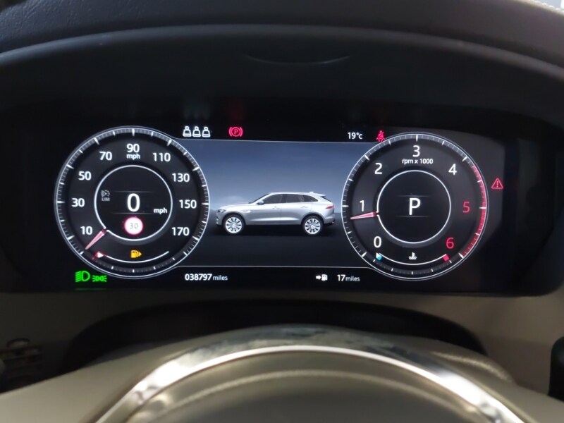 Used Jaguar F-Pace 2019 for sale - 76907123: Photo 9