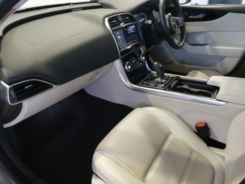 Used Jaguar XE 2019 for sale - 77169322: Photo 7