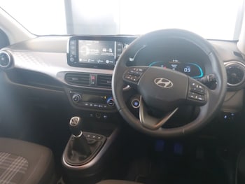 Used Hyundai i10 2023 for sale - 78511680: Photo