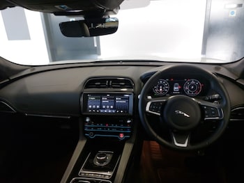 Used Jaguar F-Pace 2019 for sale - 76947539: Photo