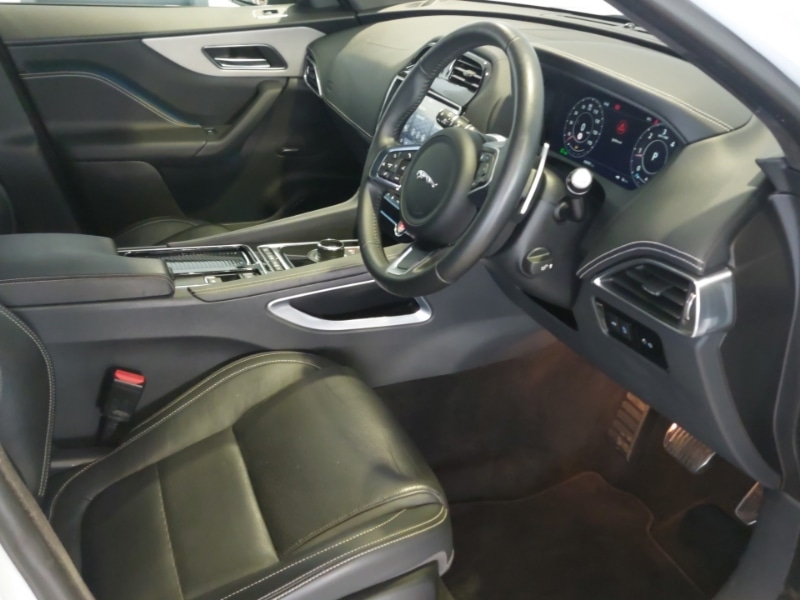 Used Jaguar F-Pace 2019 for sale - 76947539: Photo 6