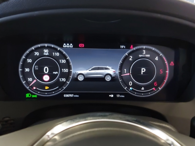 Used Jaguar F-Pace 2019 for sale - 76947539: Photo 9