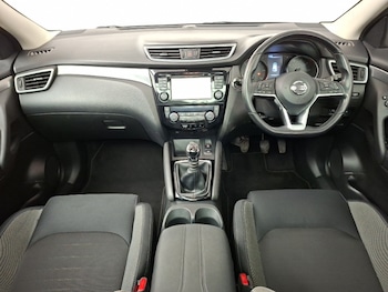 Used Nissan Qashqai 2018 for sale - 77881702: Photo