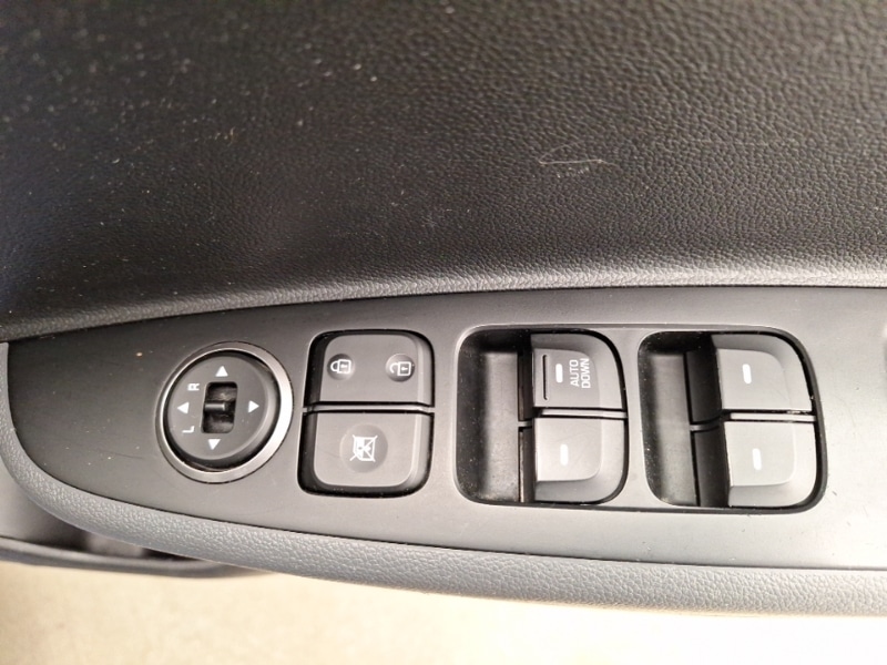 Used Hyundai i10 2017 for sale - 76885580: Photo 14