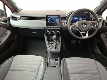 Used Renault Clio 2024 for sale - 77717000: Photo